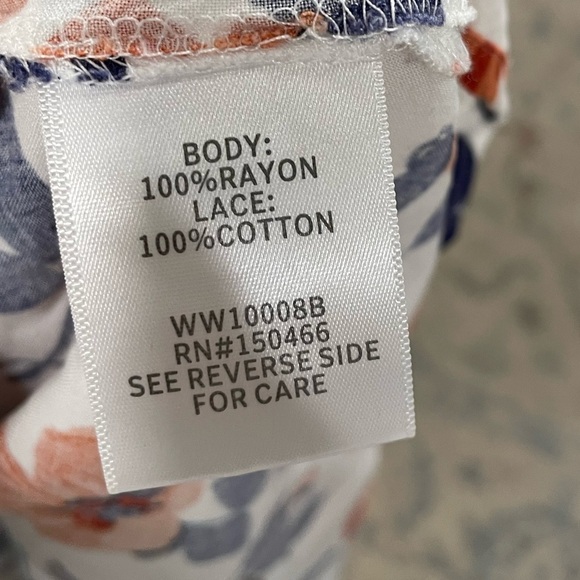 Market and Spruce XXL Sleveless Floral Top with Crochet Back - Picture 8 of 8